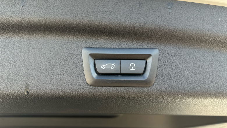 BMW 2 Series 220i MHT Luxury 5dr DCT [Tech Plus Pack] Petrol Hatchback